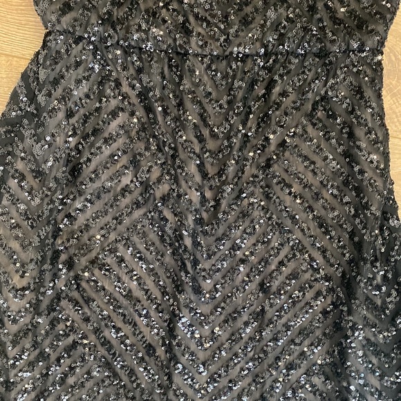 Calvin Klein size 8 black sequinned mermaid evening dress. - Picture 6 of 6